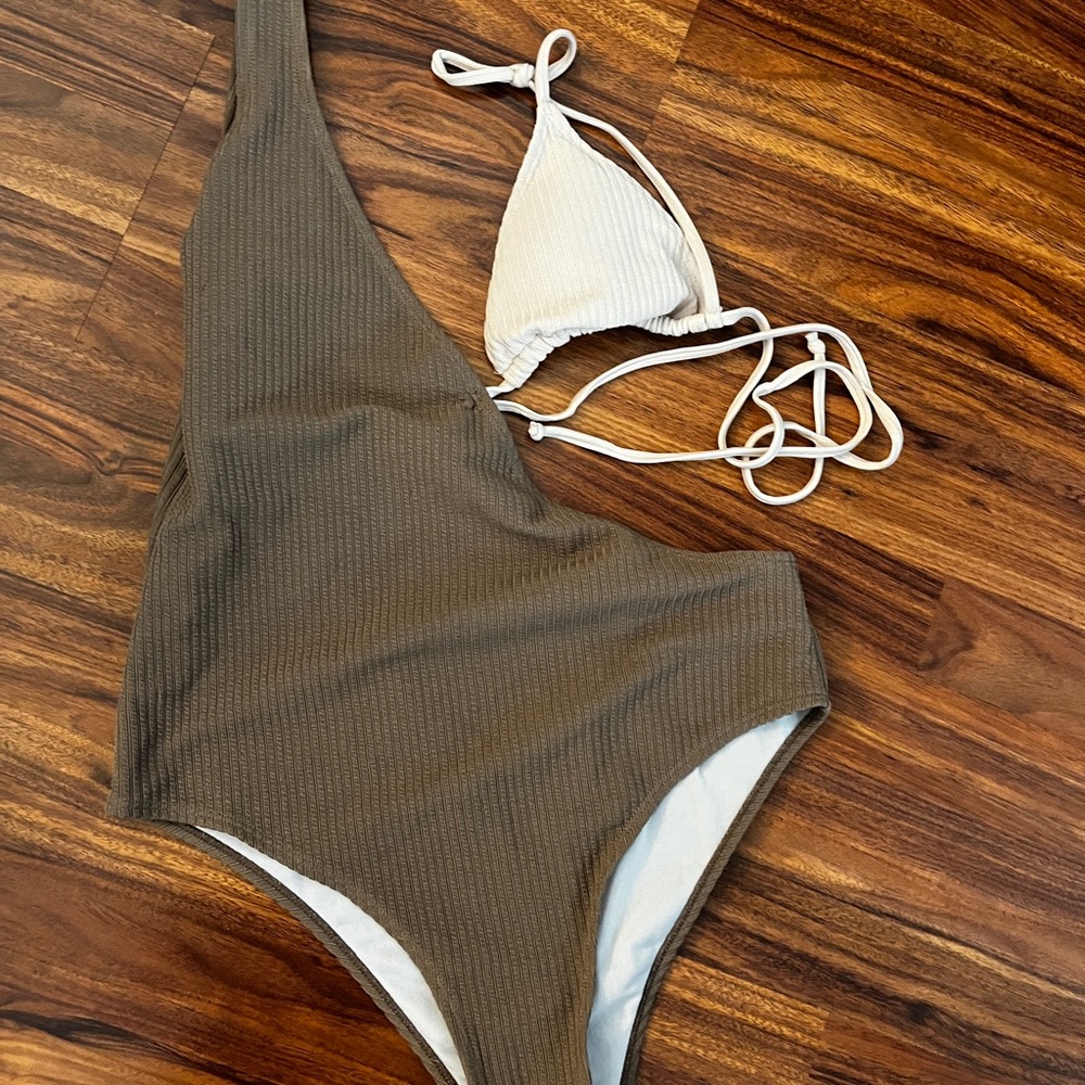8 Swimsuits (Bundle)